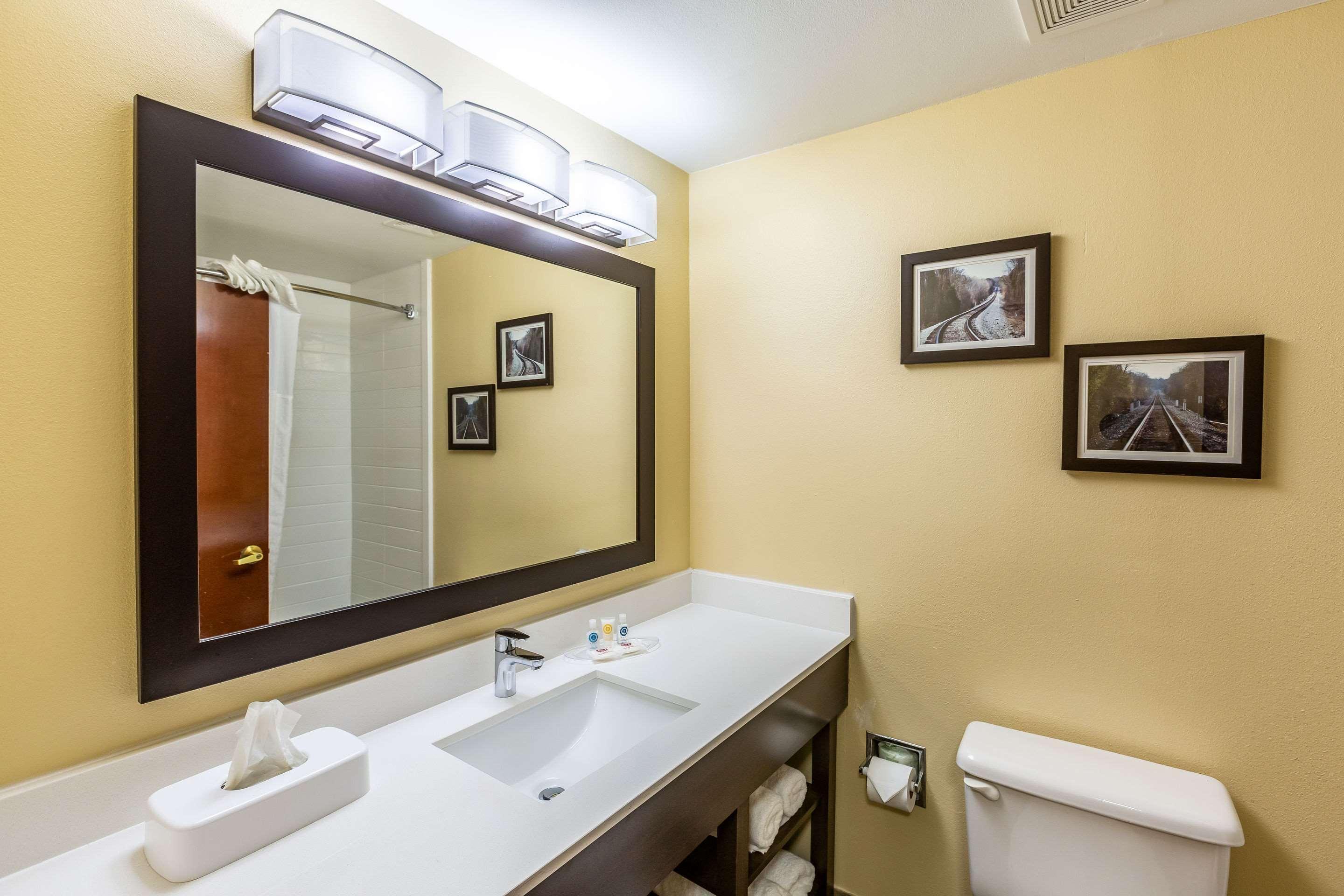Comfort Near Robins Air Force Base 2*