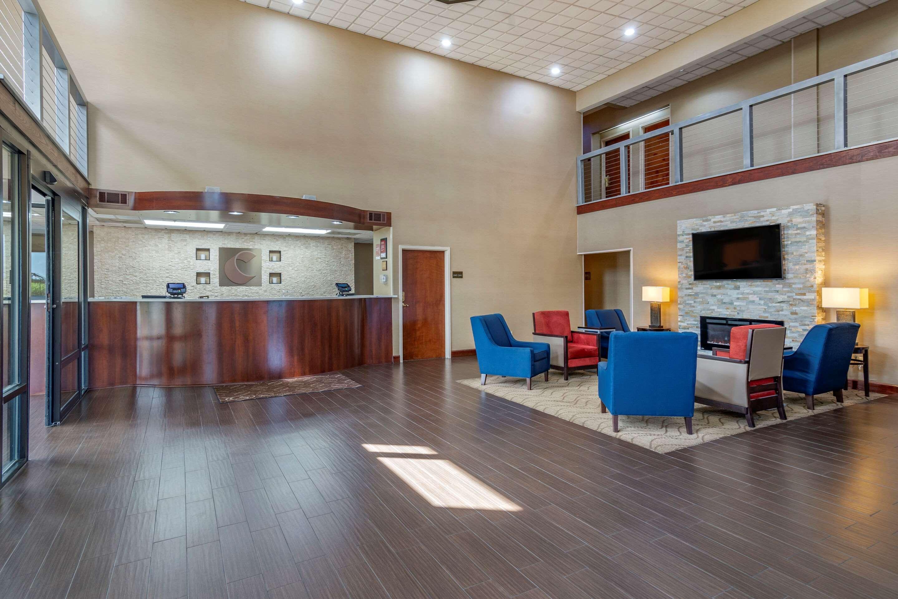 Hotel Comfort Near Robins Air Force Base 2*