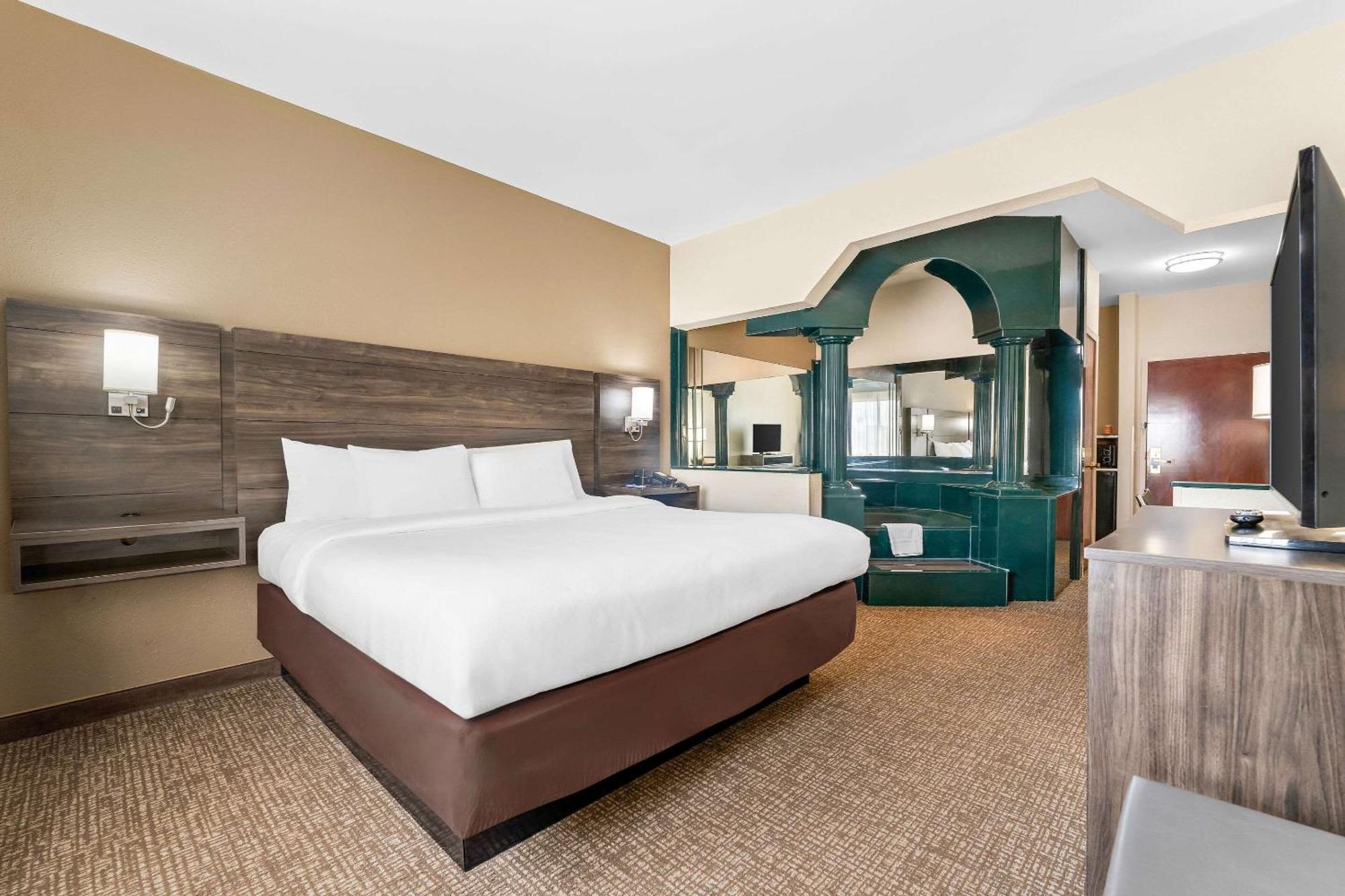 Hotel Comfort Near Robins Air Force Base